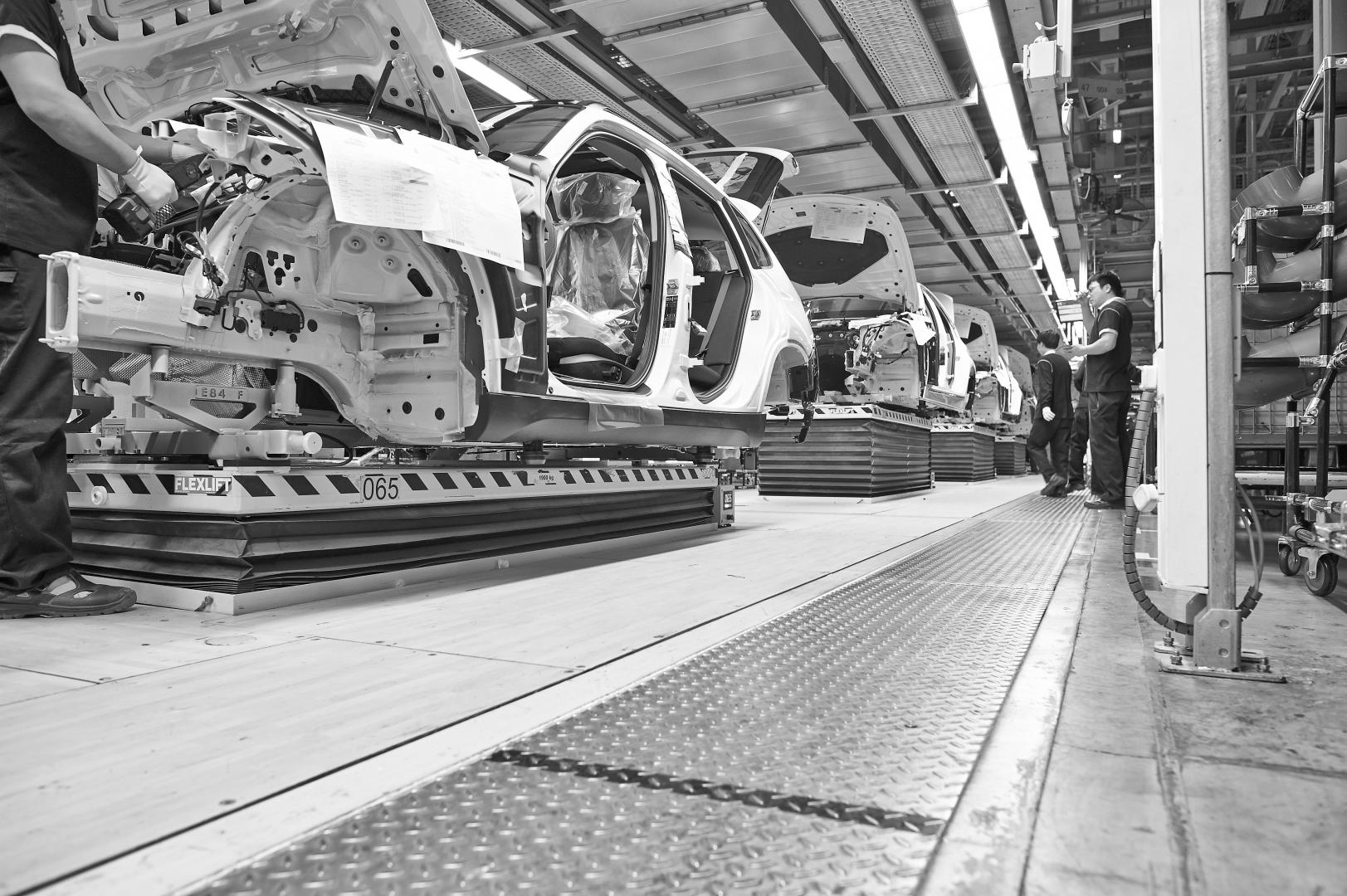 EVALUATION OF AN ADDITIVE MANUFACTURING CONCEPT BASED ON DIGITAL TWIN FOR BMW GROUP